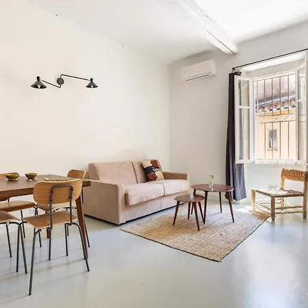 A Pied Au Coeur Du Vieil Αντίμπ