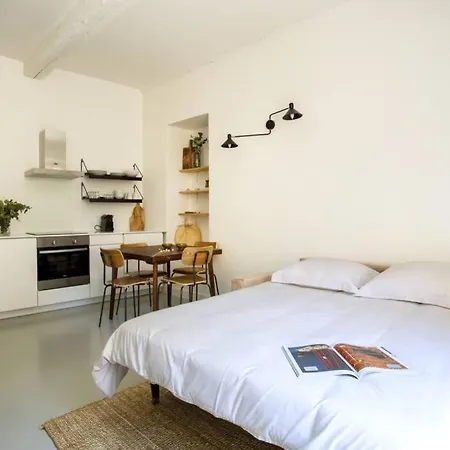 A Pied Au Coeur Du Vieil