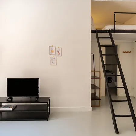 A Pied Au Coeur Du Vieil Антіб