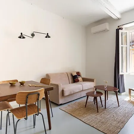 A Pied Au Coeur Du Vieil