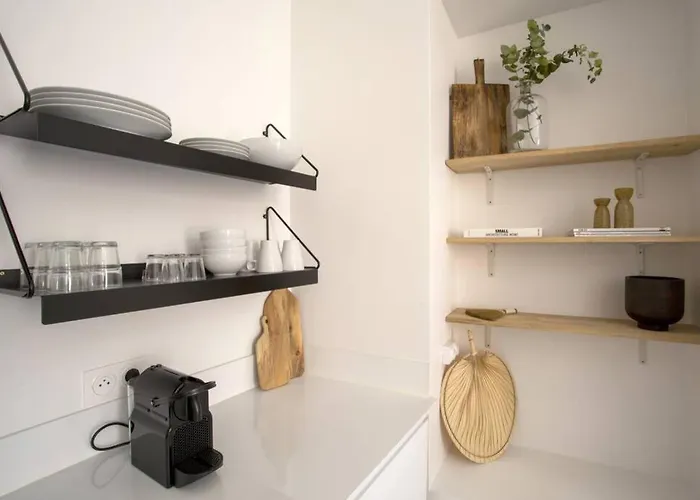 A Pied Au Coeur Du Vieil * 昂蒂布