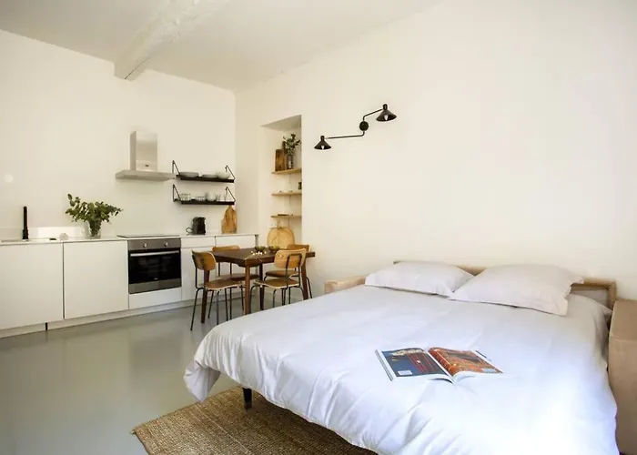 A Pied Au Coeur Du Vieil